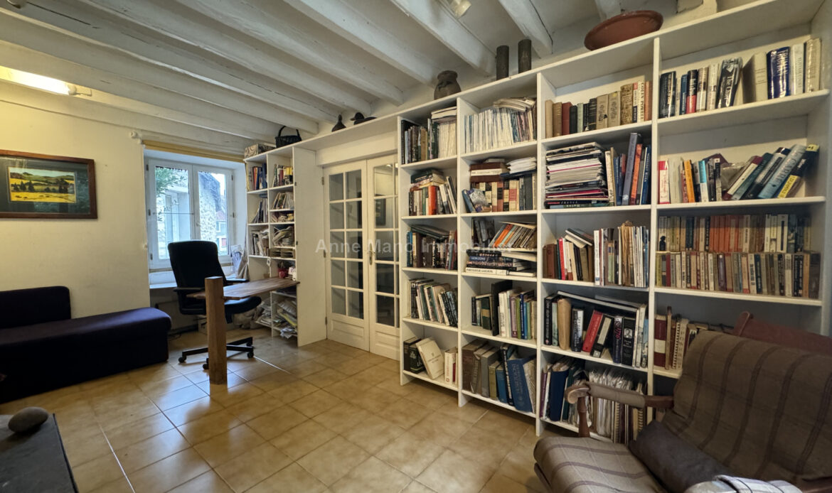 c9770643.jpg